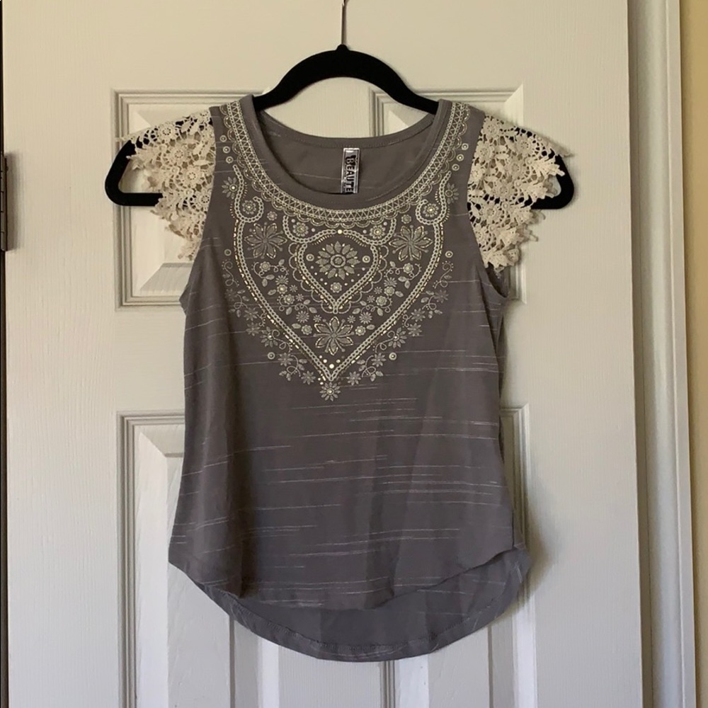 Girls medium gray shirt